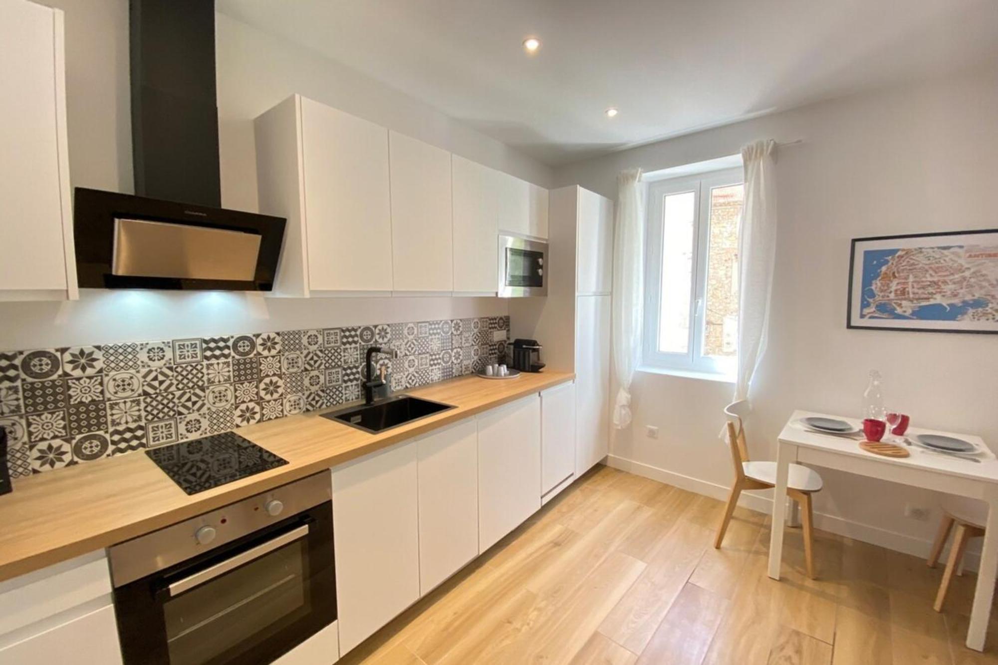 06An - Beautiful Apartment In The Heart Of Old Антиб Екстериор снимка
